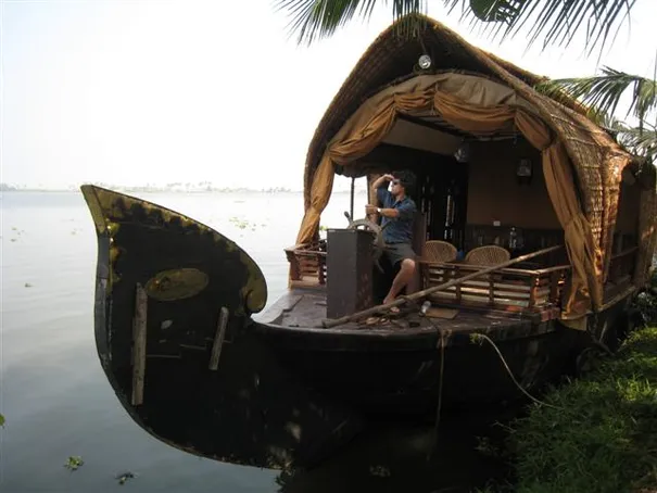 Pirate Glen (it might help if you untie the boat), Alleppey