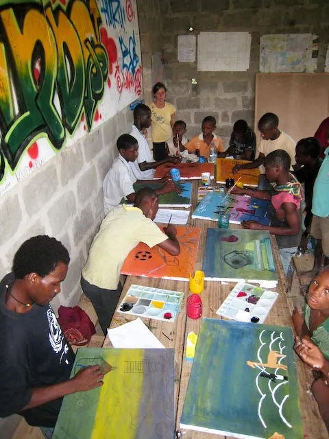 The students taking an art class