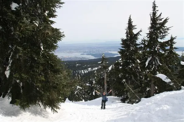 Robyn close to the top op Mt Cyprus, you can see downtown Vancouver in the background. The views from the top were amazing.